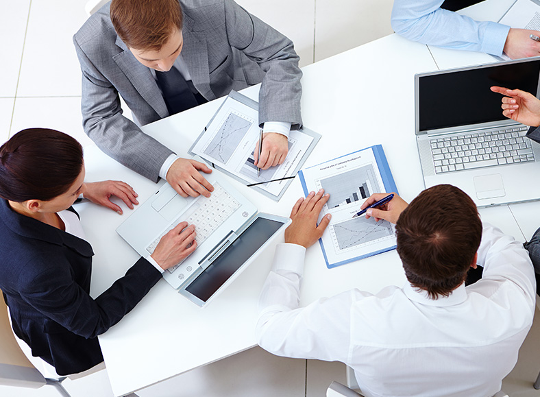 Porque sua empresa deve investir em um Outsourcing de Controle Patrimonial: Equipe de Outsourcing executando Serviços